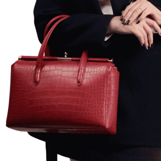 Mala vermelha com promenores dourados | Kilograma