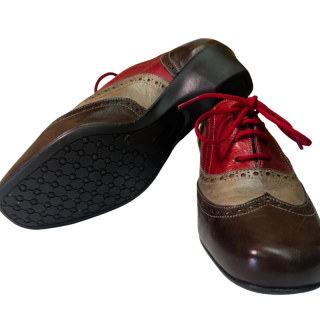 Sapatos castanhos e vermelhos | Kilograma