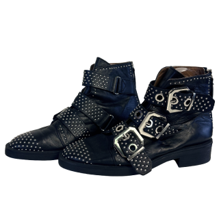 Botas pretas com tachas prateadas | Kilograma